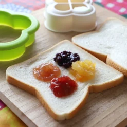 Akebono Clover-Shaped Sandwich Cutter & Sealer -Kitchenware Sales Shop AkebonoClover ShapedSandwichCutter Sealer 2 7906f2a0 1233 430c 9533 65fe3b3de44f