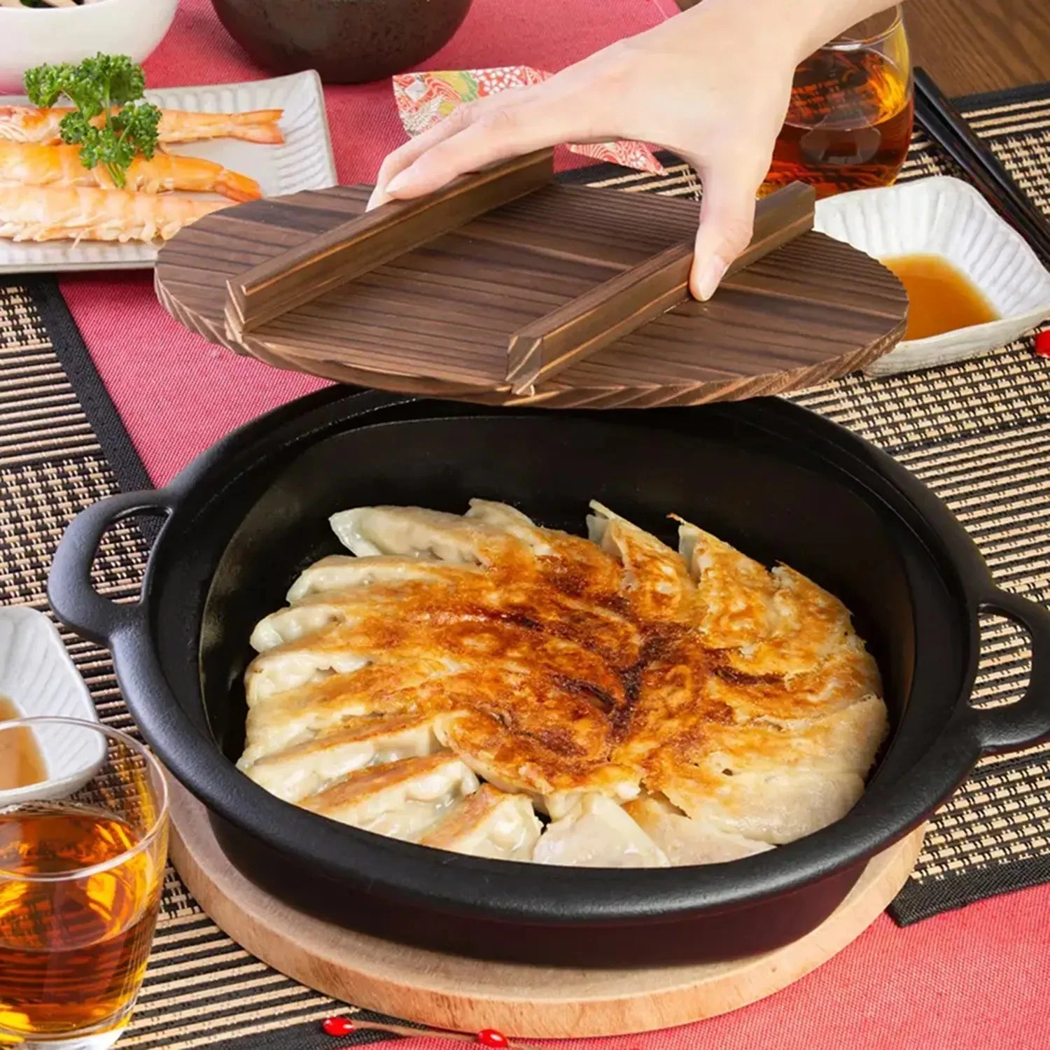 Iwachu Nambu Cast Iron Sukiyaki & Gyoza Pan With Wooden Lid 4 Iwachu Nambu Cast Iron Sukiyaki & Gyoza Pan With Wooden Lid - Image 4