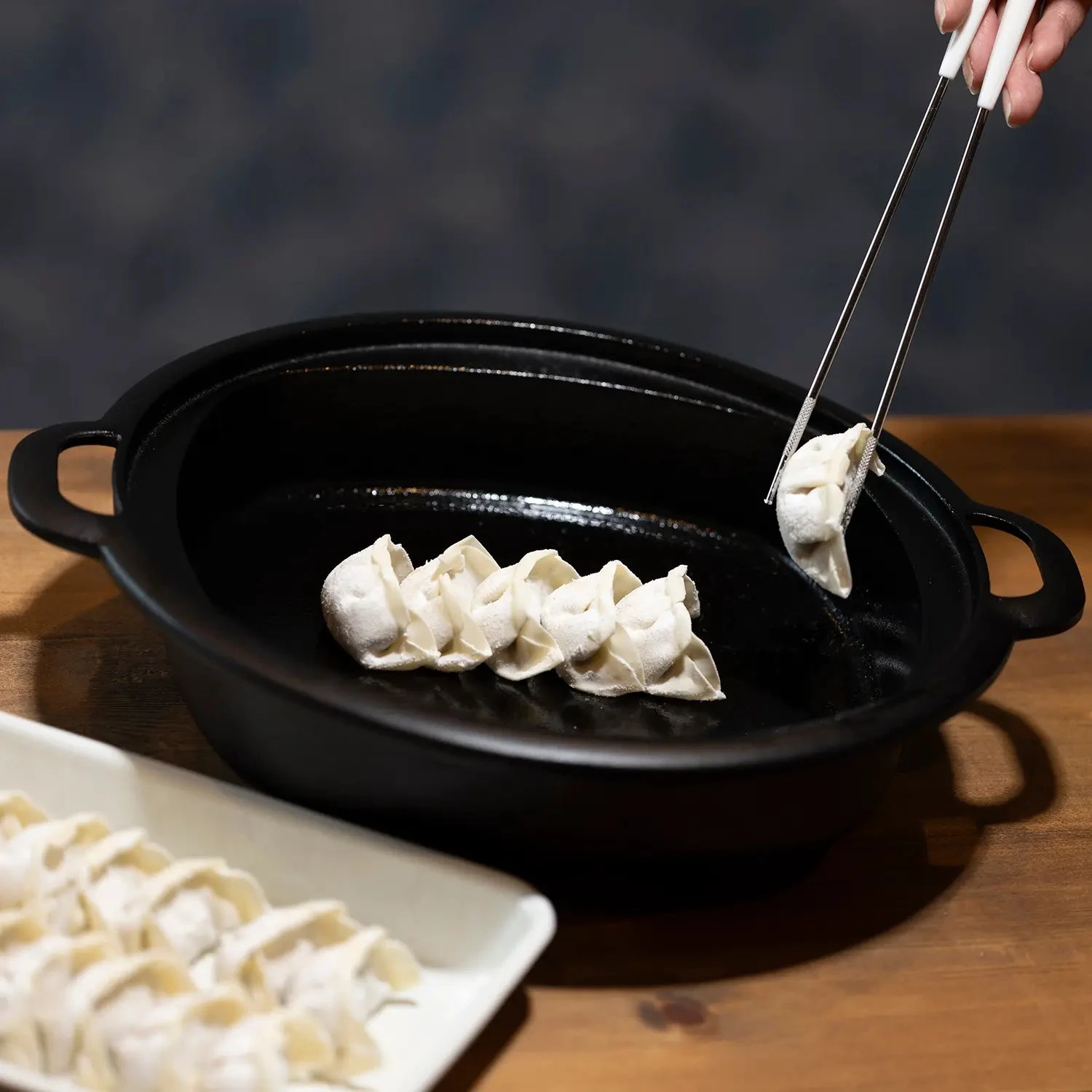 Iwachu Nambu Cast Iron Sukiyaki & Gyoza Pan With Wooden Lid 8 Iwachu Nambu Cast Iron Sukiyaki & Gyoza Pan With Wooden Lid - Image 8