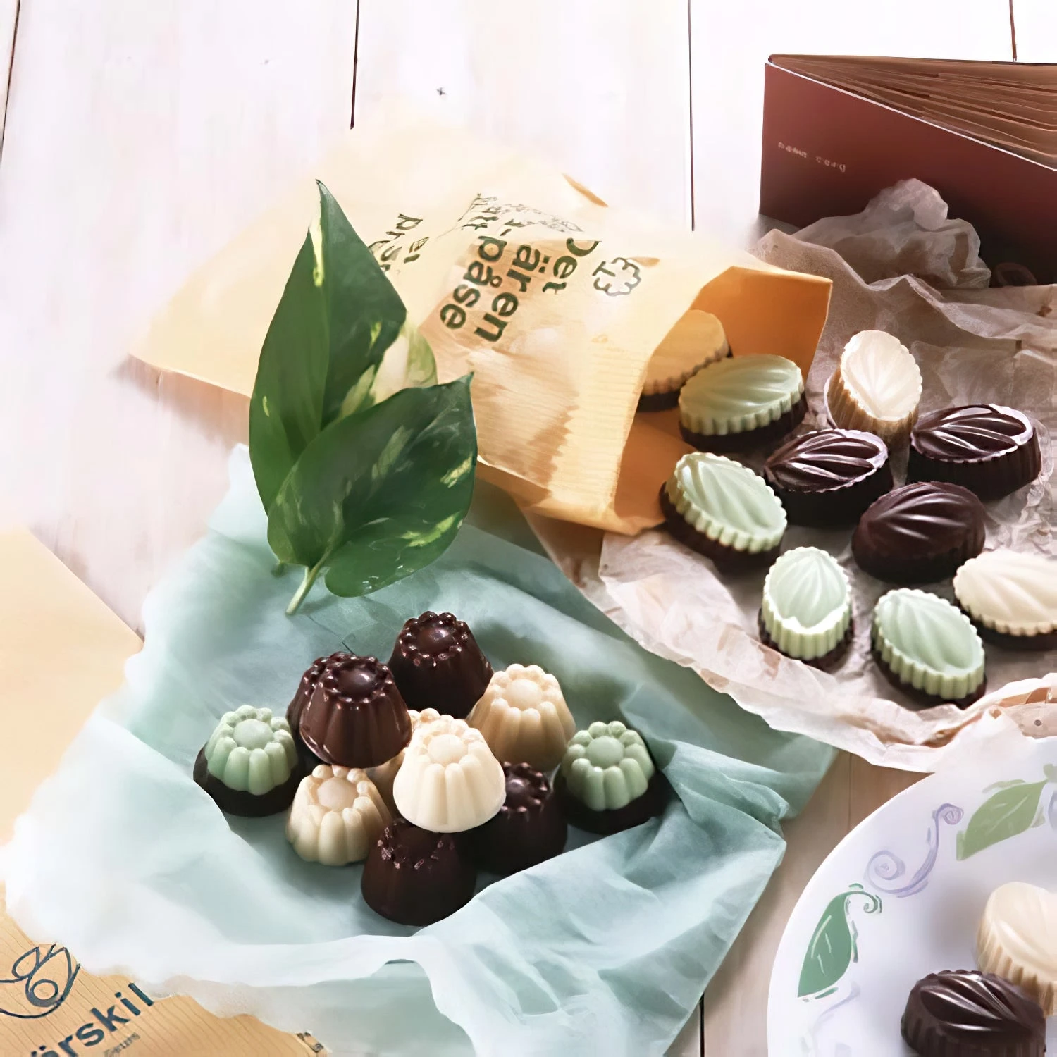 TIGERCROWN ABS Resin Flower Chocolate Mold 2 TIGERCROWN ABS Resin Flower Chocolate Mold - Image 2