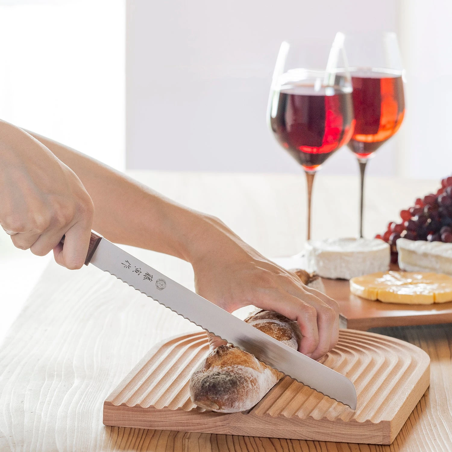 TOJIRO Fujitora Stainless Steel Bread Knife FU-737 4 TOJIRO Fujitora Stainless Steel Bread Knife FU-737 - Image 4